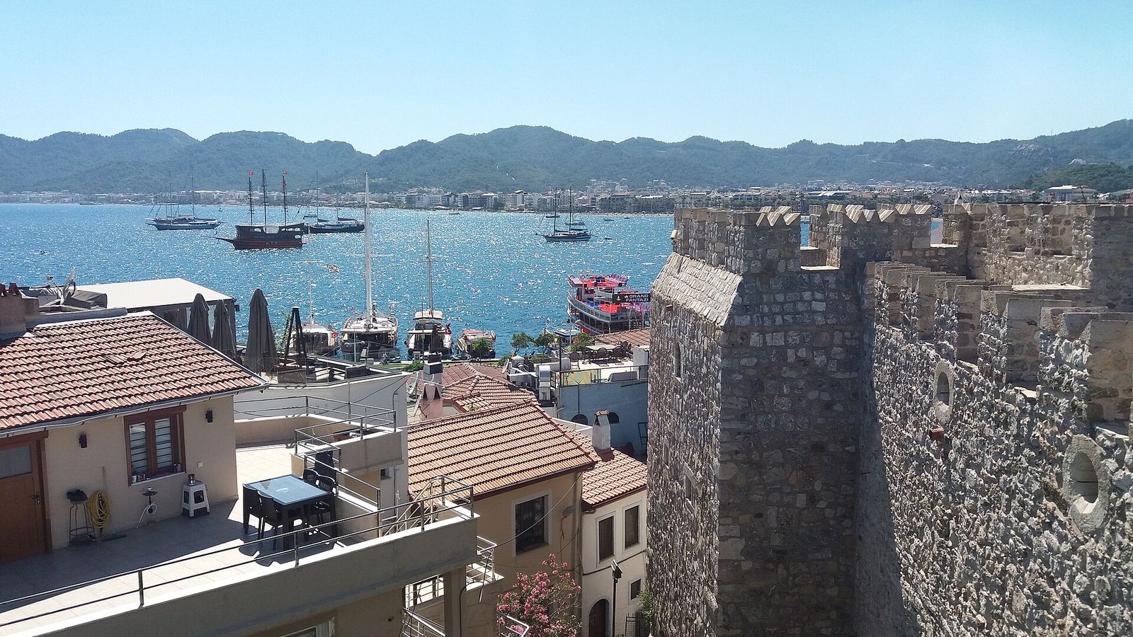 Uitzicht vanaf het kasteel over de baai van Marmaris