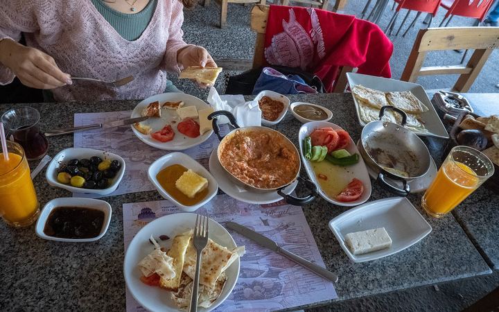 Turks ontbijt: alles over kahvaltı en waar je het lekkerst ontbijt rond Marmaris